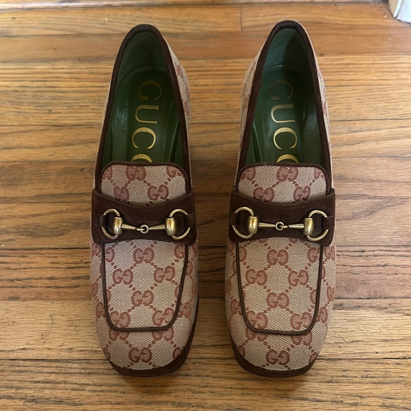 Gucci gg label monogram horse shoe brass platforms with suede bottom heels - Picture 2 of 6